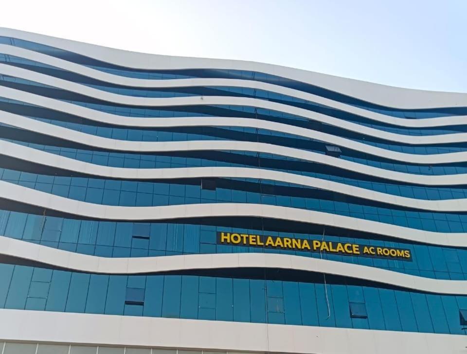 Hotel Aarna Palace Vadodara Extérieur photo